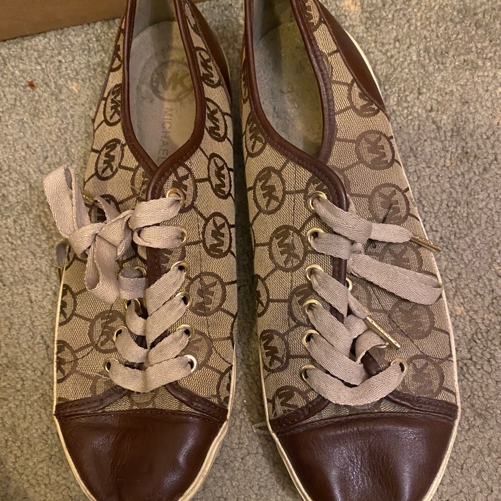 MICHAEL KORS SNEAKERS SIZE 9.5